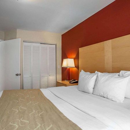 Comfort Suites Michigan Avenue Чикаго Екстериор снимка