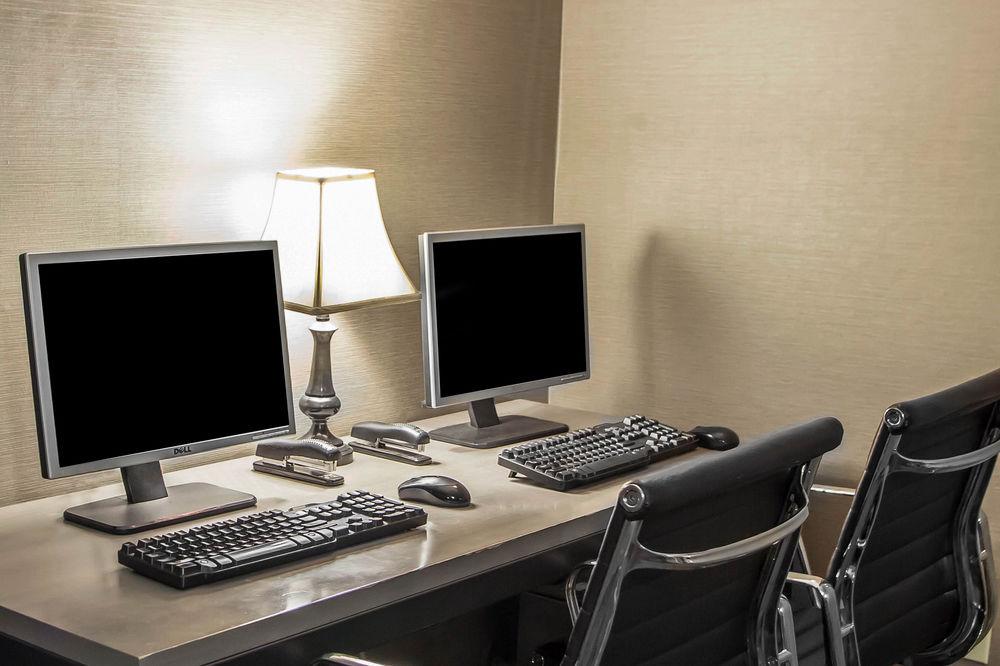 Comfort Suites Michigan Avenue Чикаго Екстериор снимка