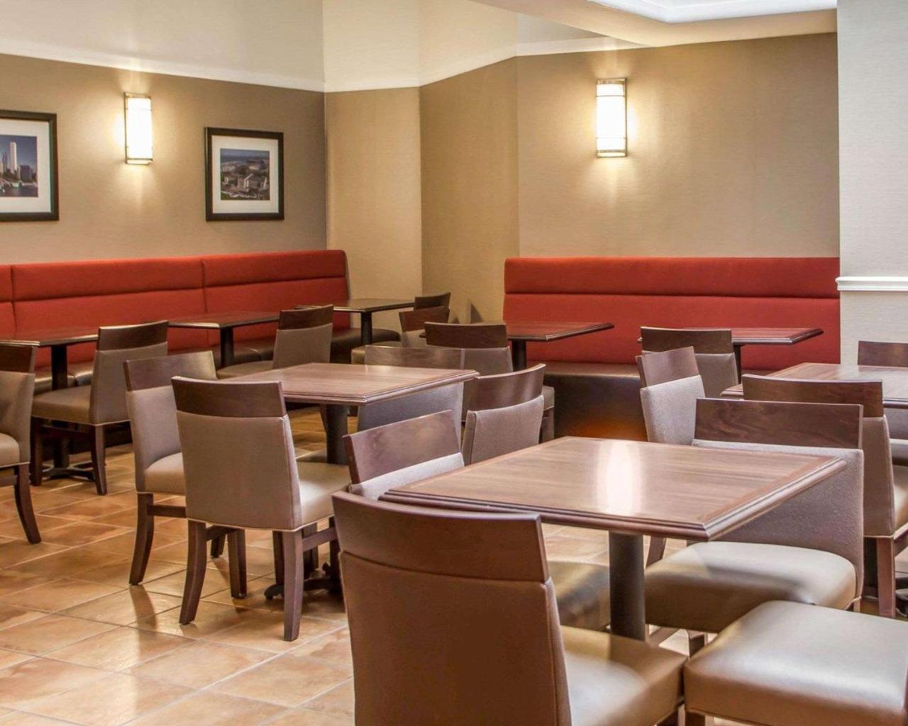 Comfort Suites Michigan Avenue Чикаго Екстериор снимка