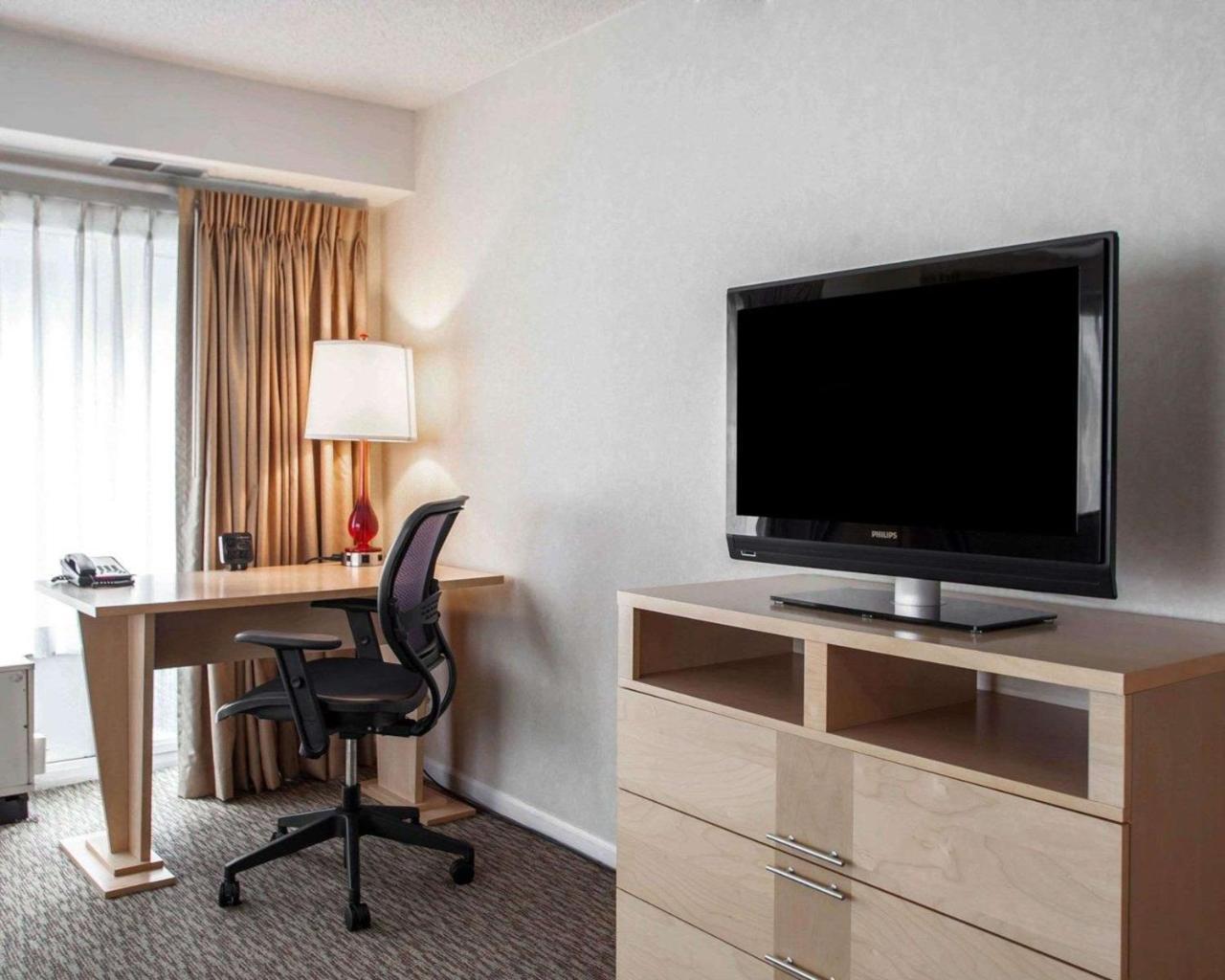 Comfort Suites Michigan Avenue Чикаго Екстериор снимка